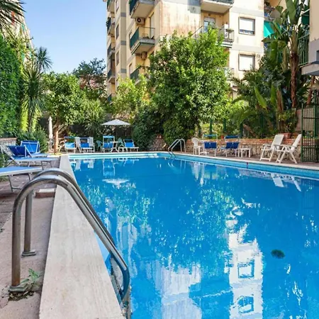 דירה Lush With Pool In